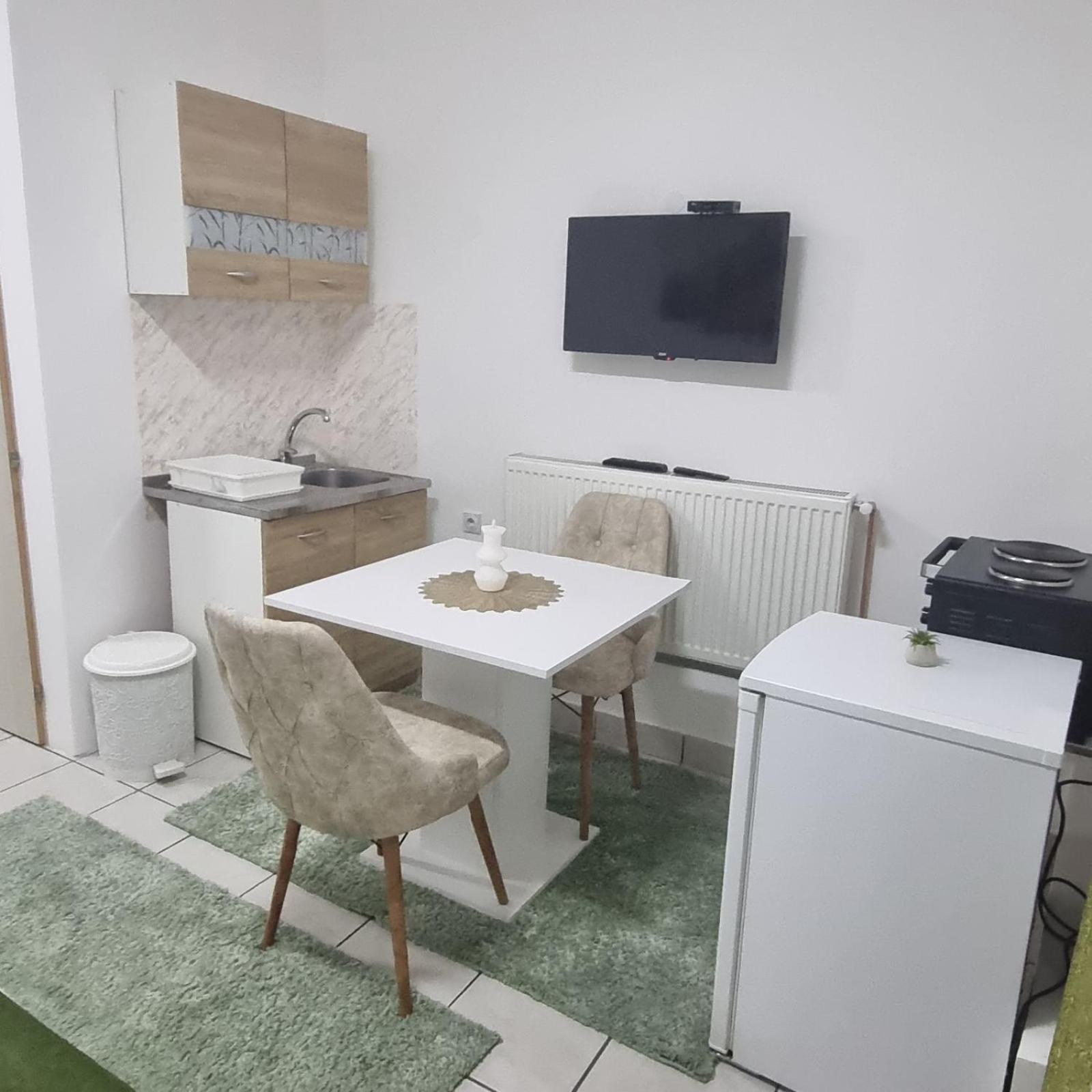 לסקובץ Family Apartmani Le מראה חיצוני תמונה